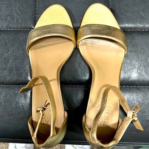 Gold sandal size 9.5 Naturalizer